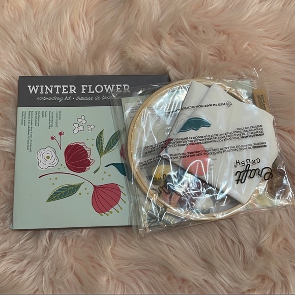 Fabfitfun Winter Flower Embroidery Kit - Picture 4 of 6